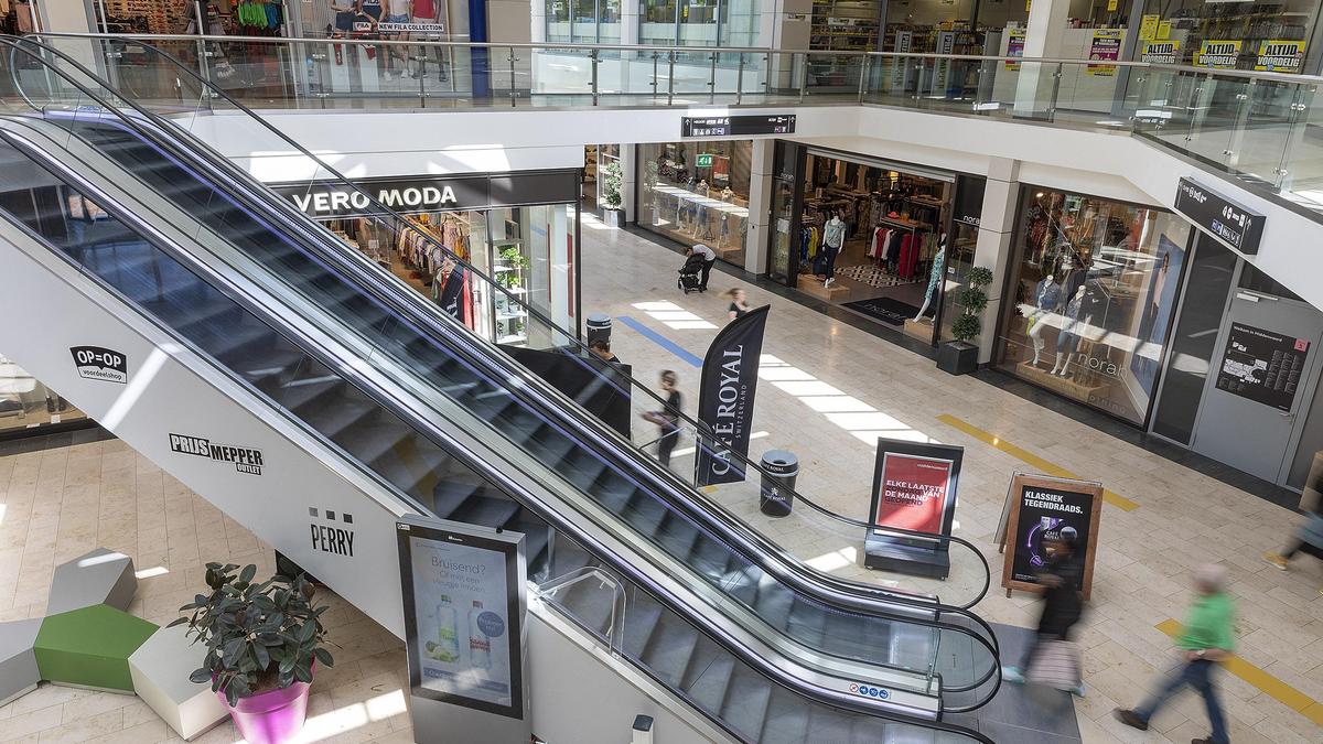 Winkeliers in winkelcentrum Middenwaard in Heerhugowaard hebben aardig wat openstaande vacatures. Banenmarkt moet sollicitanten opleveren Noordhollands Dagblad